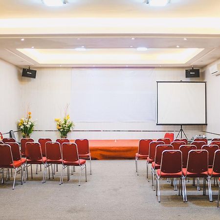 Reddoorz Plus Near Mall Panakukang Makassar Buitenkant foto