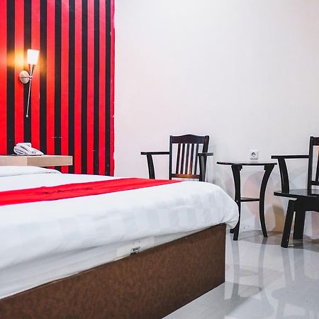Reddoorz Plus Near Mall Panakukang Makassar Buitenkant foto