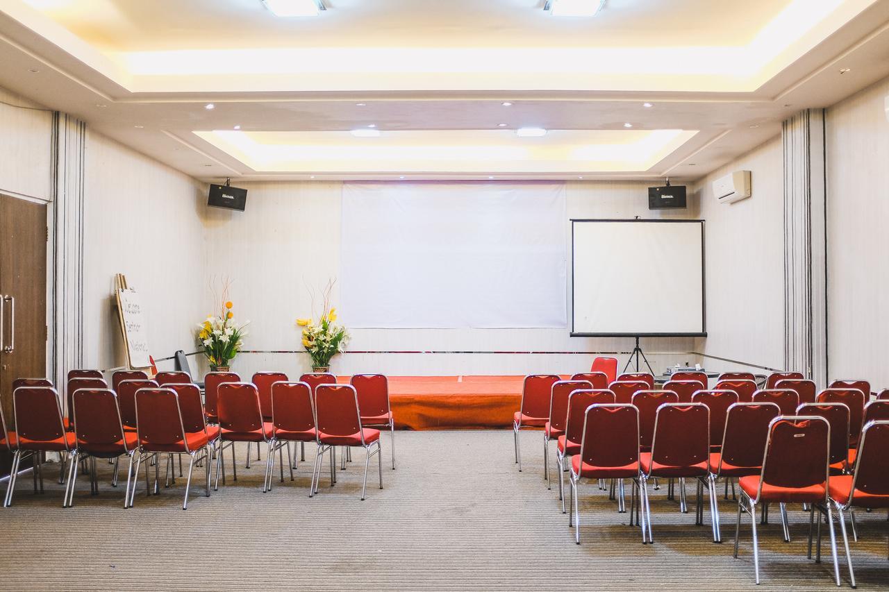 Reddoorz Plus Near Mall Panakukang Makassar Buitenkant foto