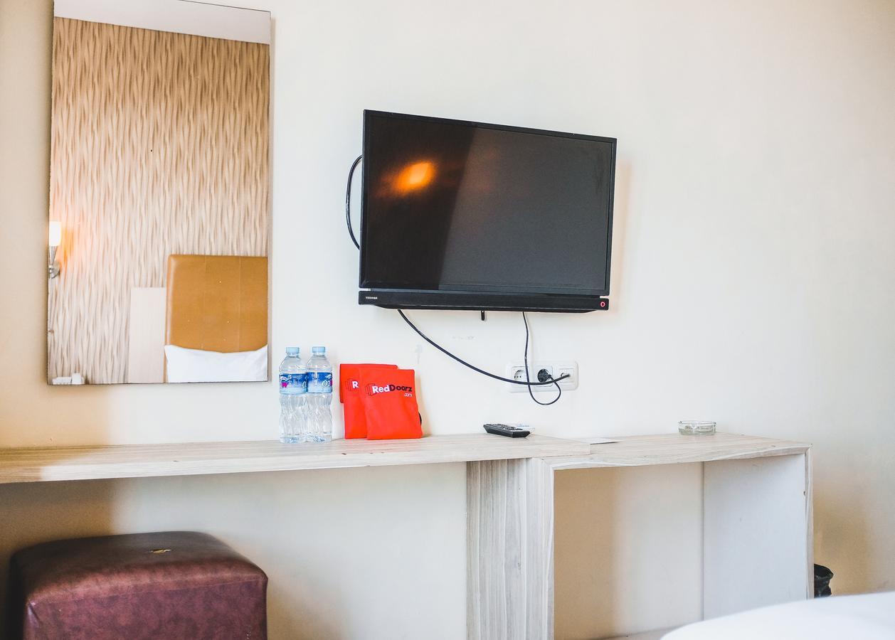 Reddoorz Plus Near Mall Panakukang Makassar Buitenkant foto