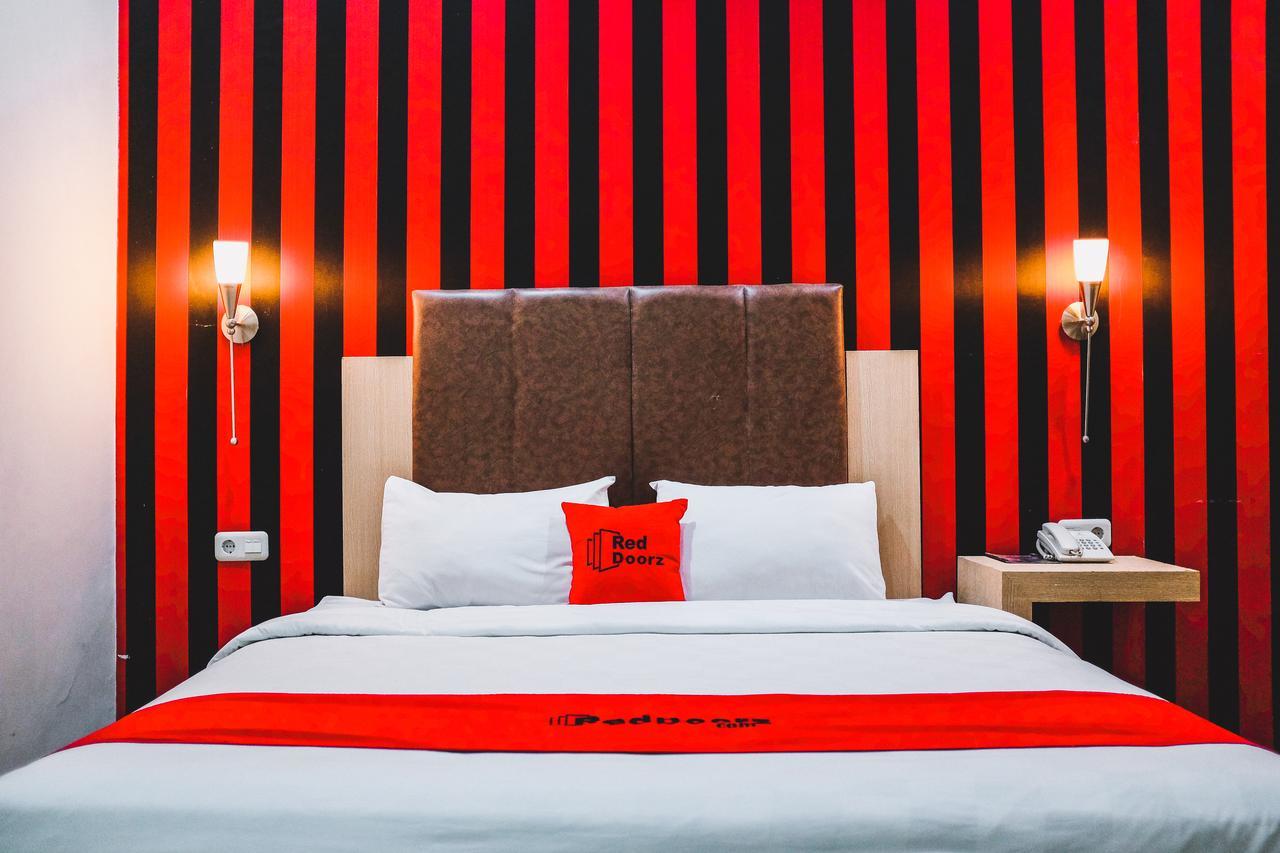 Reddoorz Plus Near Mall Panakukang Makassar Buitenkant foto
