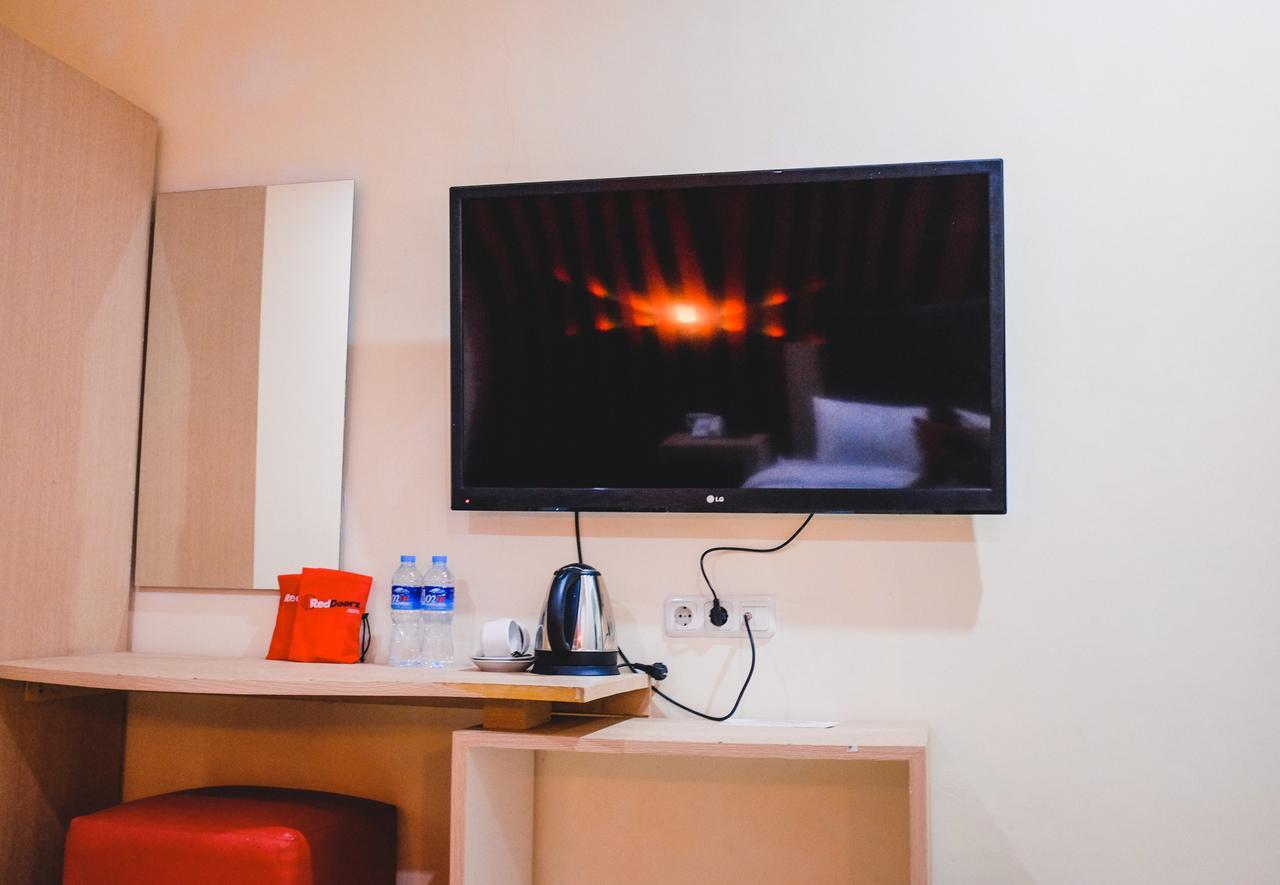 Reddoorz Plus Near Mall Panakukang Makassar Buitenkant foto