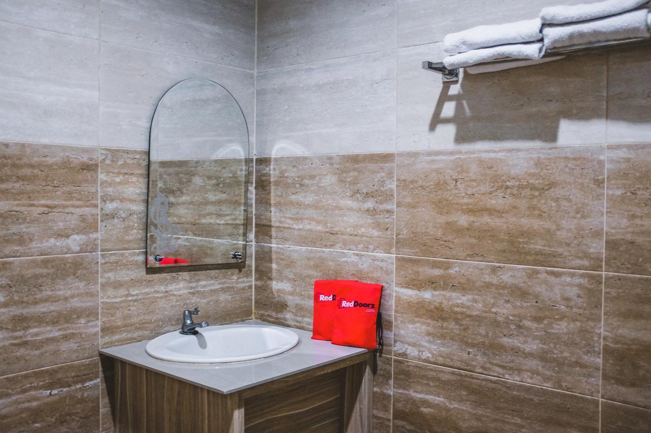 Reddoorz Plus Near Mall Panakukang Makassar Buitenkant foto
