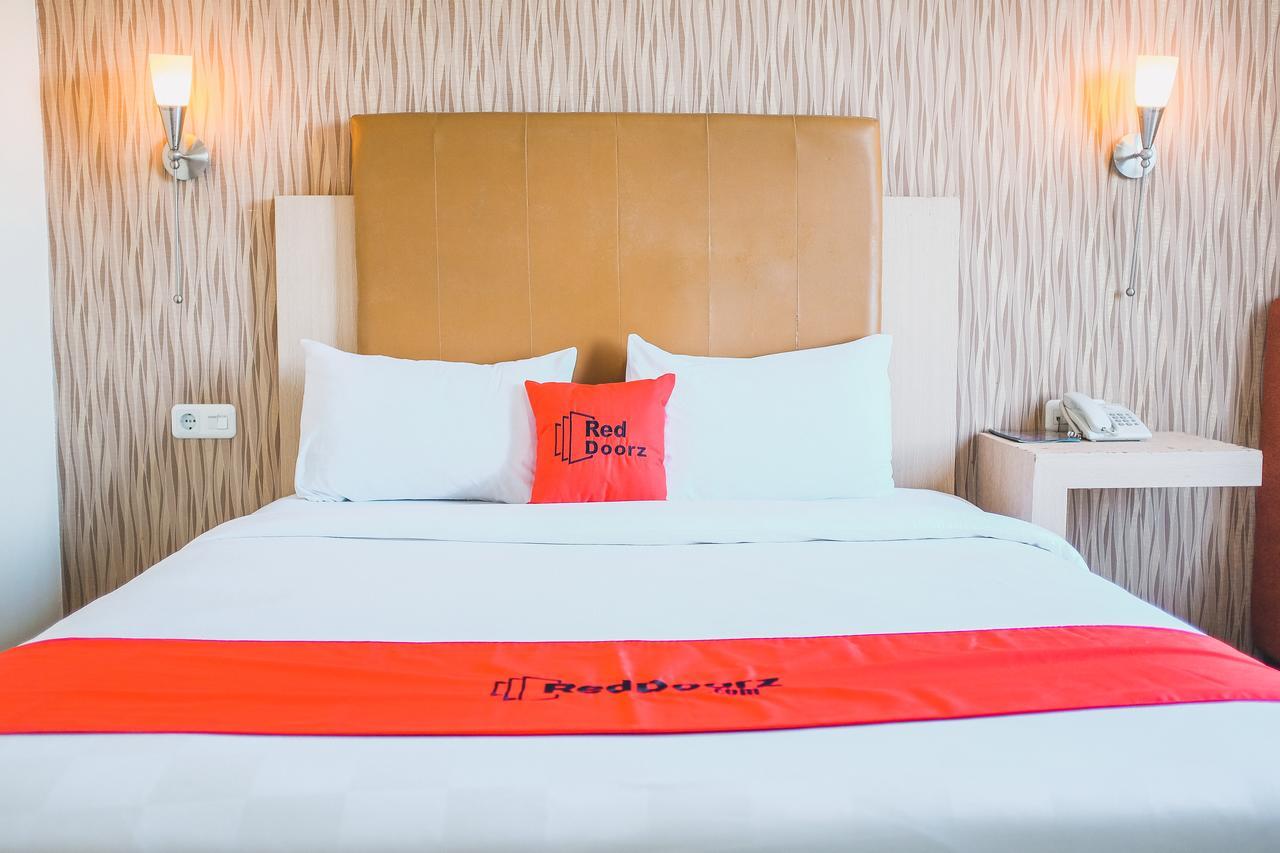 Reddoorz Plus Near Mall Panakukang Makassar Buitenkant foto